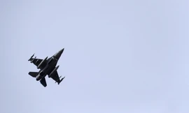 Tiêm kích F-16 của Mỹ rơi xuống đất bốc cháy trong lúc huấn luyện