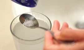 Súc miệng bằng nước muối có chữa được viêm họng?