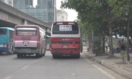 Xe khách đi tốc độ 'rùa bò' đại náo bến xe Mỹ Đình