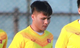 Quang Hải xử lý bóng đẳng cấp trên sân tập