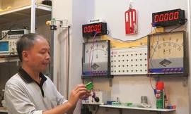 Thầy giáo bỏ hơn 10 tỷ đồng mở phòng thí nghiệm