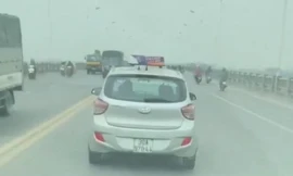 Phẫn nộ tài xế taxi cản đường xe cấp cứu trên cầu Vĩnh Tuy