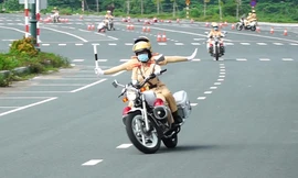 58 nữ CSGT dẫn đoàn đầu tiên ở Sài Gòn