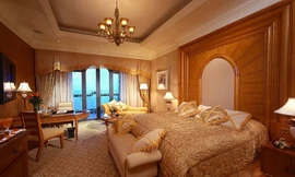 Trải nghiệm hoàng gia trong phòng đắt nhất khách sạn 7 sao