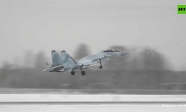 Cận cảnh tiêm kích Su-35 thế hệ mới nhất của Nga lần đầu ‘tung cánh’