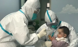 Em bé 6 tháng tuổi nhiễm virus corona được chăm sóc như thế nào?