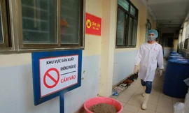 Sản xuất 500 lít nước rửa tay hỗ trợ người dân tâm dịch Sơn Lôi