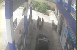 Nữ tài xế gây tai nạn vì đạp nhầm chân ga khi dừng xe đổ xăng