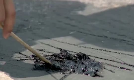 Nắng nóng ở Hà Nội đạt đỉnh, mặt đường chảy nhựa