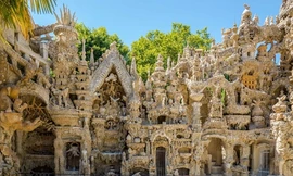 Lâu đài xây từ hàng nghìn viên sỏi