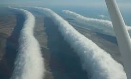 Choáng ngợp dải mây cuộn khổng lồ chắn ngang trời tại Mỹ