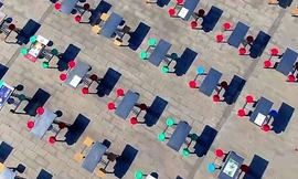 Đại học ở Trung Quốc đặt 300 bàn ăn ngoài trời để tránh lây lan dịch