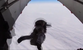 Lính dù Nga lập kỳ tích chưa từng có với màn nhảy dù từ độ cao 10 km ở Bắc Cực