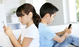 Trẻ nên dùng thiết bị điện tử bao nhiêu giờ mỗi ngày?