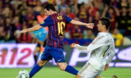 Khoảnh khắc tạo nên bức ảnh Ronaldo quỳ gối trước Messi