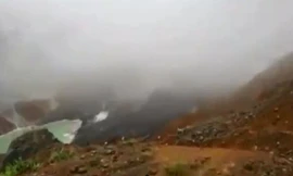 Cảnh sạt lở 'rung chuyển đất trời' chôn vùi mỏ đá quý 