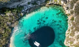 Hố xanh sâu 202 m bí ẩn ở vùng đảo Bahamas