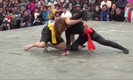 Video 'cô gái thượng đài thách đấu vật cổ truyền' ấn tượng tuần qua