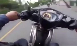 Nghẹt thở xem cảnh sát đặc nhiệm phóng xe như phim, nổ súng bắt cướp ở TP.HCM