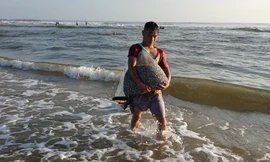 Ngư dân kiếm tiền triệu nhờ trúng ốc ruốc