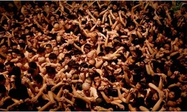 Bất chấp dịch Covid-19, cả vạn người vẫn tụ tập 'tắm tiên' ở Nhật Bản