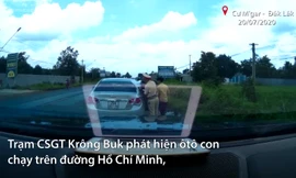 CSGT chặn xe nghi phạm chở 200 ma túy từ Lào về Việt Nam