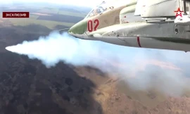 Cận cảnh 'xe tăng bay' Su-25SM3 phóng tên lửa nhìn từ buồng lái