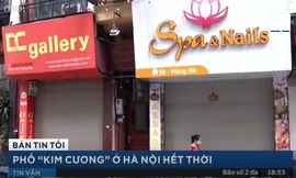 Phố 'tấc đất tấc vàng' ở Hà Nội hắt hiu vì COVID-19