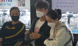 Duy Mạnh sang Singapore phẫu thuật