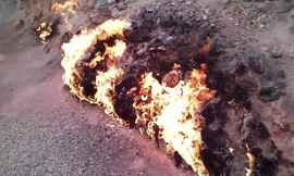 ‘Hỏa Diệm Sơn’ bốc cháy không ngừng nghỉ suốt 4000 năm bất chấp mưa tuyết