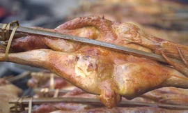 Gà nướng kiểu Thái bán hơn 200 con mỗi ngày