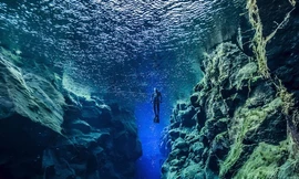 Nơi duy nhất bạn có thể chạm tay vào hai lục địa cùng lúc