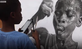 Biệt tài vẽ tranh y như thật của cậu bé nghèo châu Phi