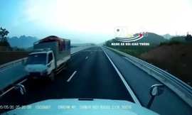 Xe tải ngang nhiên đi ngược chiều trên cao tốc Bắc Giang - Lạng Sơn