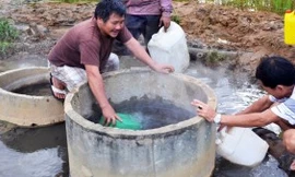 Độc đáo hai giếng nước nóng tự nhiên giữa cánh đồng ở Quảng Ngãi