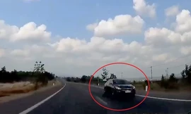 Tài xế ô tô đánh lái tránh xe lao sang làn đường ngược chiều