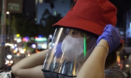 'Nón chống dịch' hút khách
