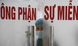 Những điều dưỡng, lao công thầm lặng nơi cách ly virus corona