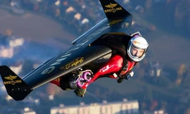 Bộ giáp giúp con người bay với tốc độ 400 km/h