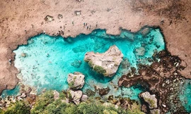 Hồ bơi tự nhiên ngoạn mục lúc xuất hiện, lúc biến mất