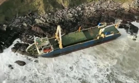 Tàu 'ma' bí ẩn tự trôi qua 3 châu lục rồi dạt vào bờ biển Ireland