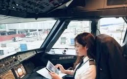 Cơ phó 'xinh nhất Việt Nam': Tôi yêu bầu trời nên cố theo đuổi giấc mơ phi công