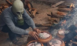 Cá kho ngày Tết ở làng Vũ Đại trên báo nước ngoài