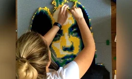 Cô gái nổi tiếng với tài vẽ chân dung bằng hàng nghìn mảnh ghép Lego