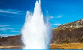 Sẽ ra sao nếu bạn rơi vào mạch nước phun nóng 100 độ C?