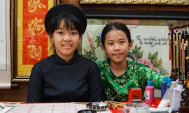 Hai bà đồ nhí xuống phố