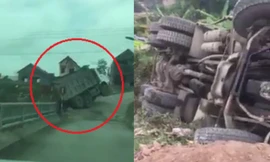 Xe ben mất phanh tụt xuống dốc rồi lật ngang