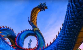 Ngôi đền có tượng Phật trắng và thần rắn khổng lồ 