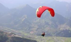 Phi công Nga rơi dù sau vài giây cất cánh ở Festival dù lượn