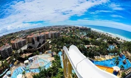 Máng trượt nước thẳng đứng, tương đương tòa nhà 14 tầng